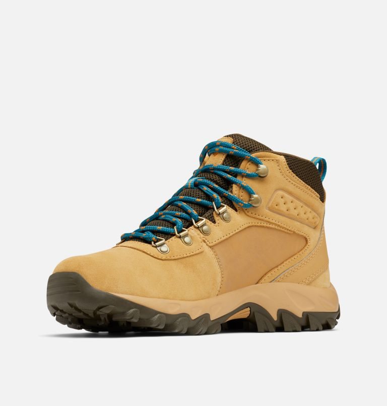 Men's Columbia Newton Ridge Plus II Suede Waterproof Hiking Boots Light Brown | CA-L8L1C