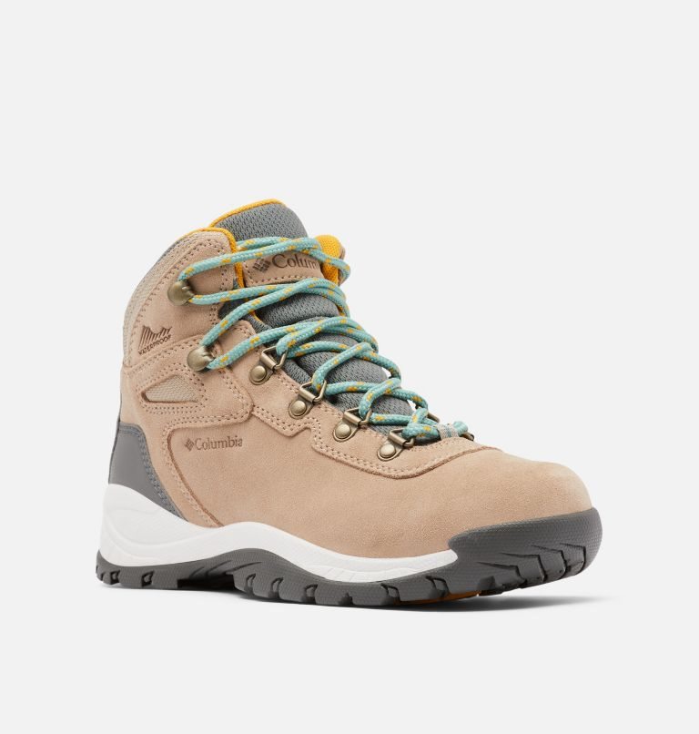 Women's Columbia Newton Ridge Plus Waterproof Amped Hiking Boots Light Brown | CA-U013C