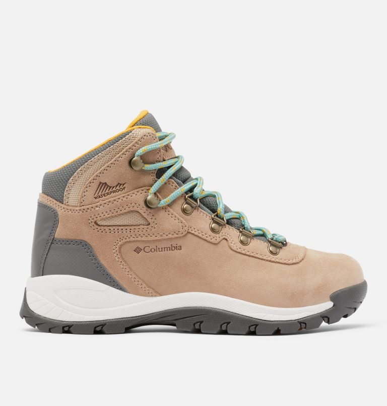 Women\'s Columbia Newton Ridge Plus Waterproof Amped Hiking Boots Light Brown | CA-U013C