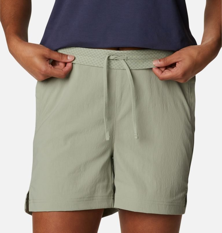 Women's Columbia On The Go Shorts Olive | CA-F184C